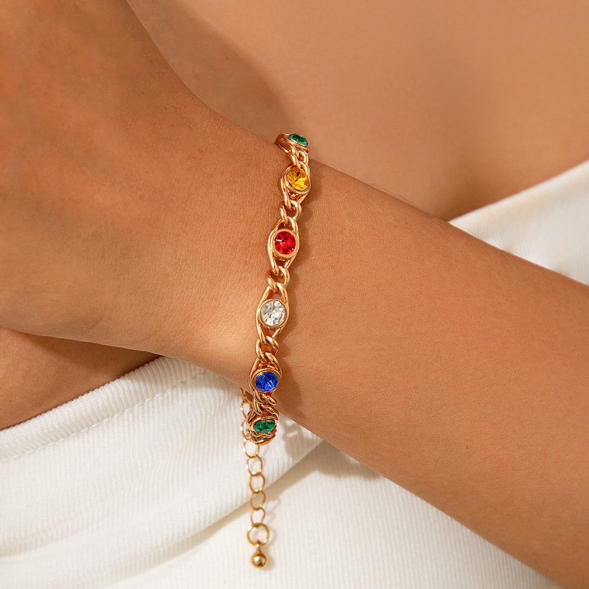 Collar con colgante de diamantes de imitación geométrico, dulce y atrevido, minimalista para mujer, con dije de aleación chapado y cadena entrelazada
