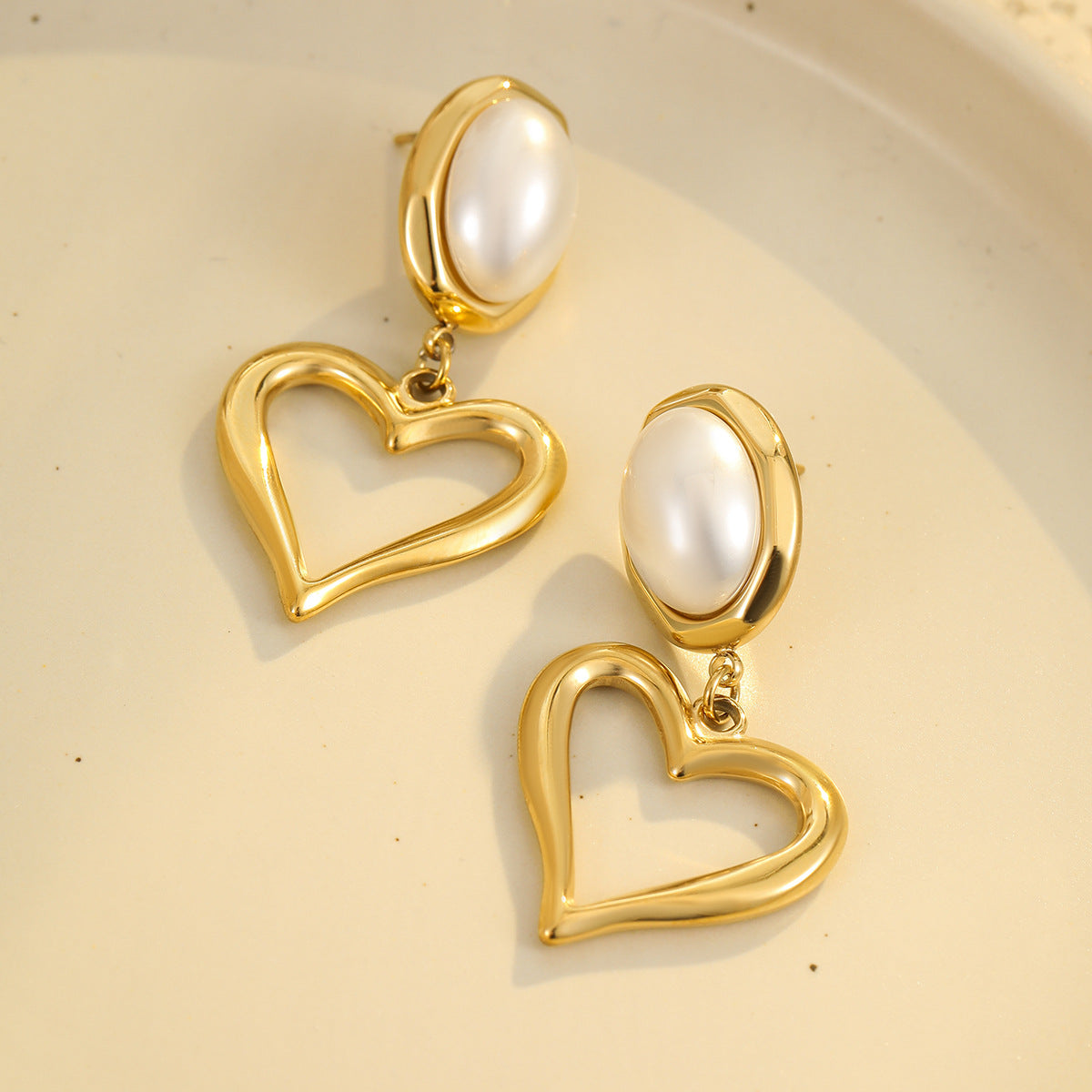 Pendientes con forma de corazón de estilo francés vintage, de acero inoxidable con baño de oro de 18 quilates e incrustaciones de piedra natural