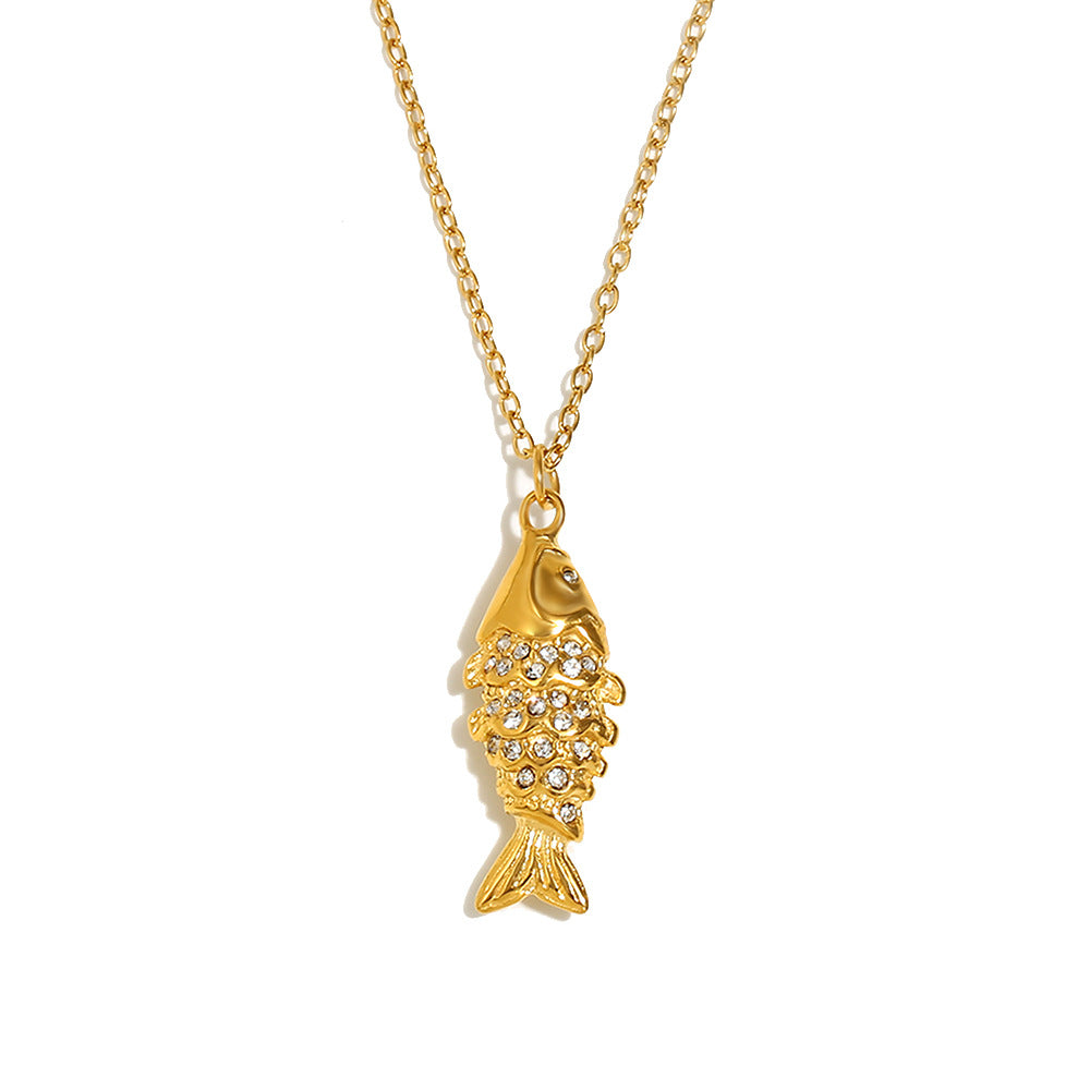 Collana con Ciondolo a Pesce Koi Minimalista in Acciaio Inossidabile con Placcatura in Oro 18K e Intarsio Completo di Strass da Donna