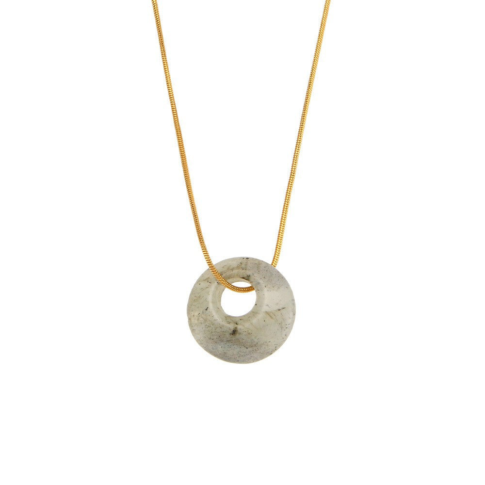 Collana con ciondolo rotondo geometrico vintage in acciaio inossidabile con placcatura in oro 18 carati e bordo attorcigliato per donna