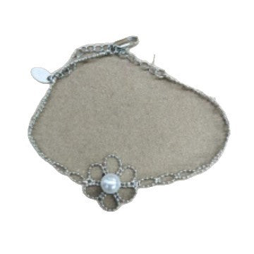 Conjunto de collar y pulsera minimalistas de perlas florales huecas para mujer con acabado chapado