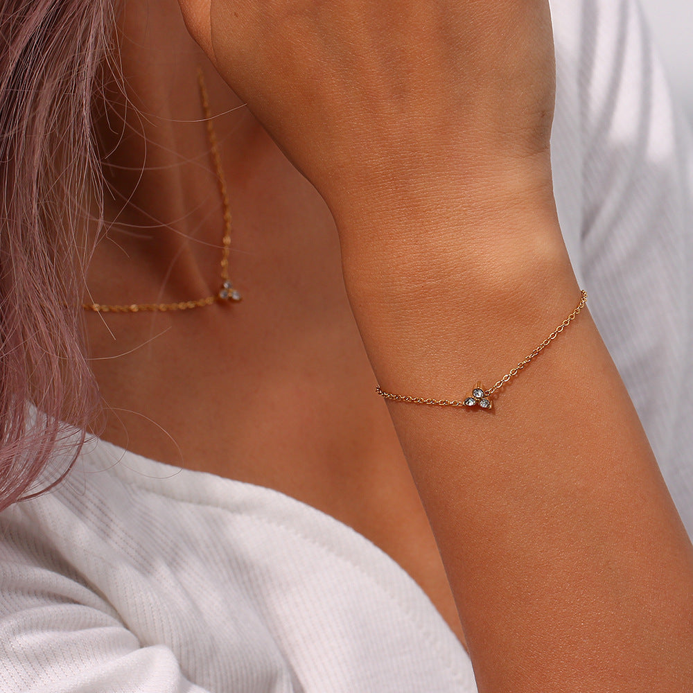 Elegante bracciale da donna placcato oro 18K in acciaio al titanio con strass a forma di fiore di loto