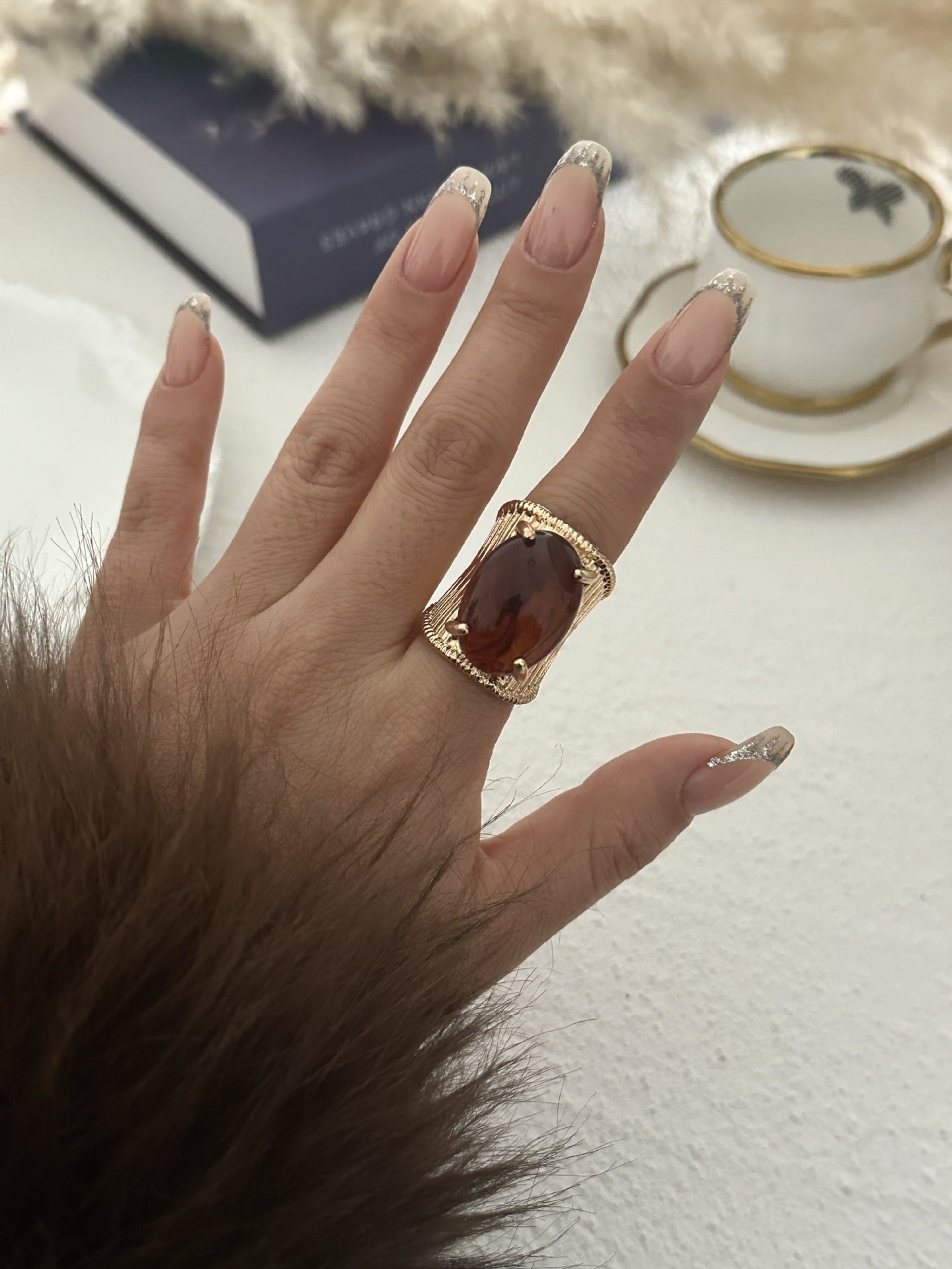 Anello da donna vintage hip-hop geometrico ovale placcato in lega con intarsio in resina