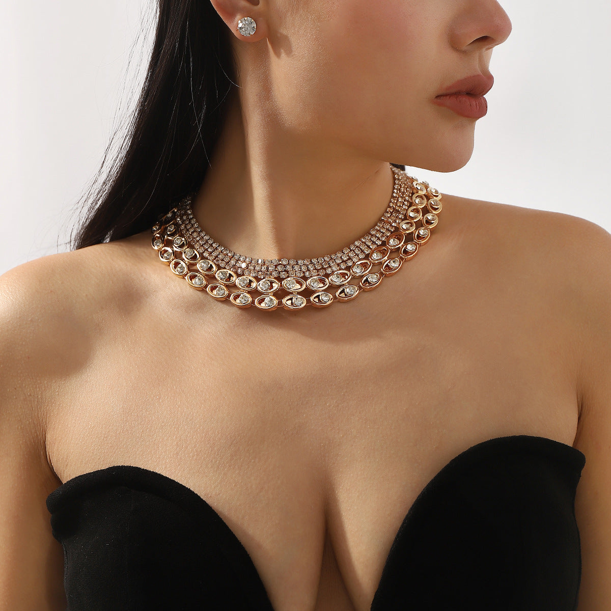 Parure di collana con ciondolo geometrico di lusso da donna, con intarsio di strass, base in ferro con accenti di perle simulate, modello a catena clavicola
