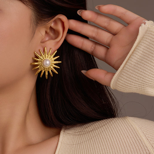 Pendientes de tuerca de acero inoxidable con forma de girasol vintage chapados en oro para mujer