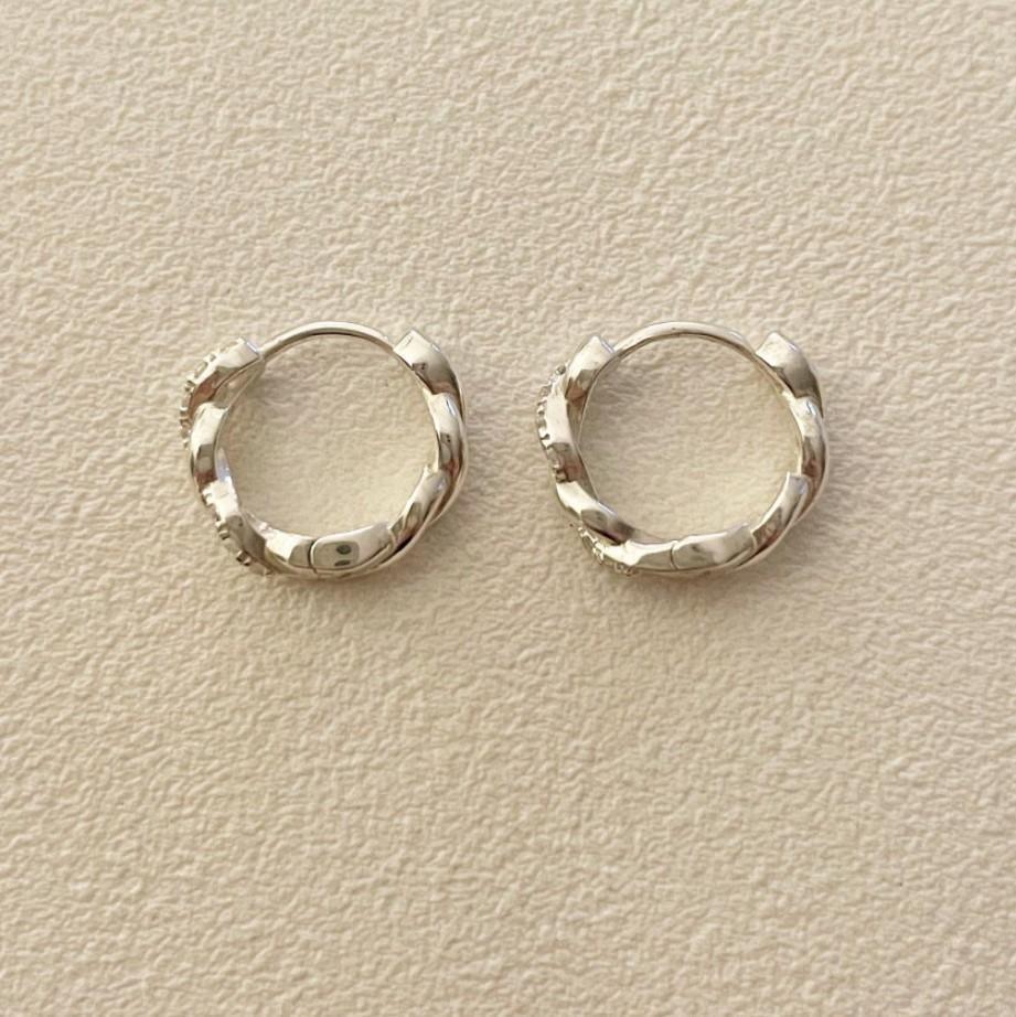 Pendientes minimalistas de plata de ley 925 con incrustaciones de perlas con forma de gota de agua para mujer
