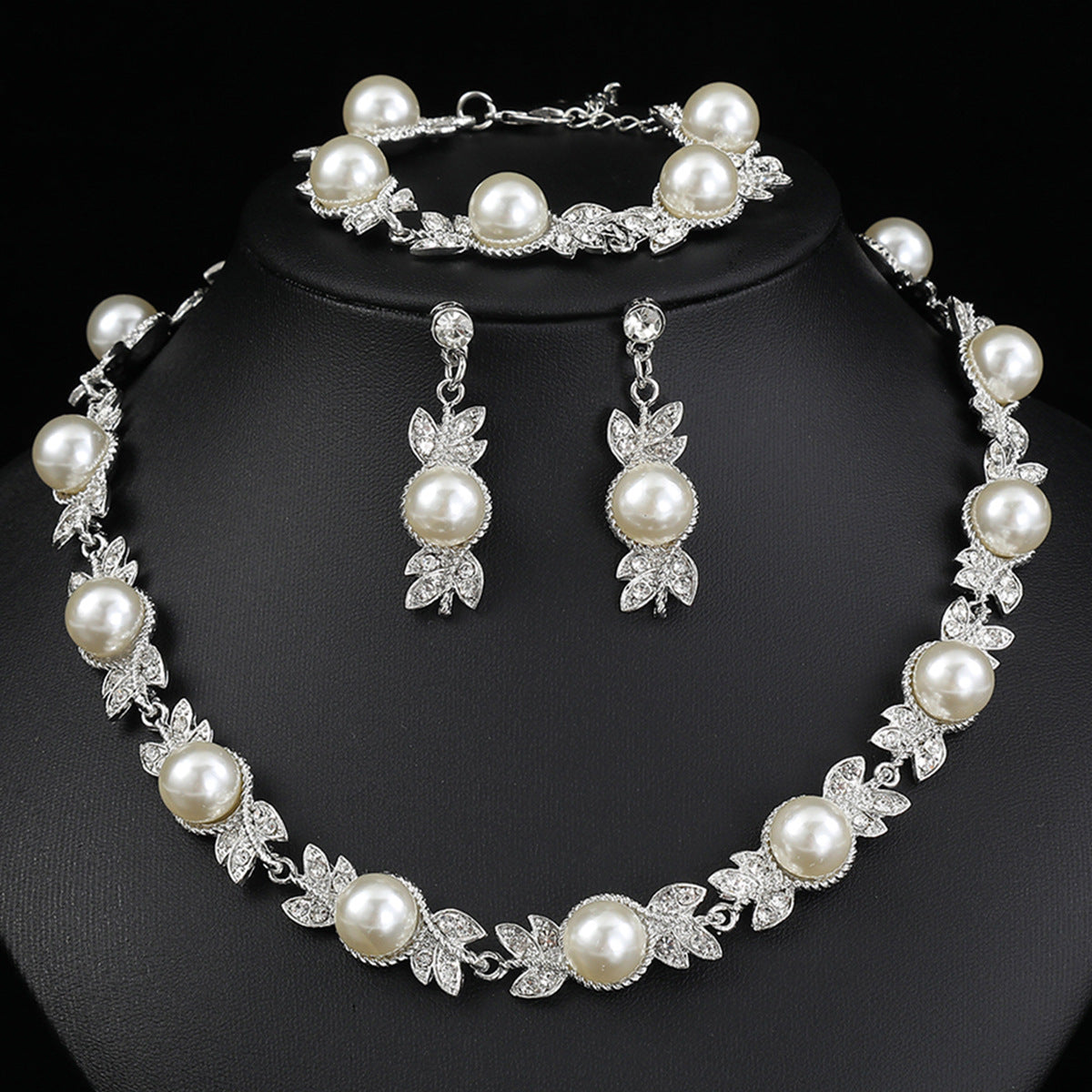 Vintage Floral Pearl Necklace Set with Alloy Pendant and Plated O-Chain for Women Including Earrings Bracelet