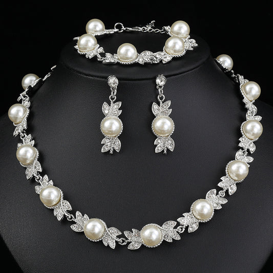 Set Collana Donna Vintage Floreale con Perle, Ciondolo in Lega e Catena O Placcata, Include Orecchini e Bracciale