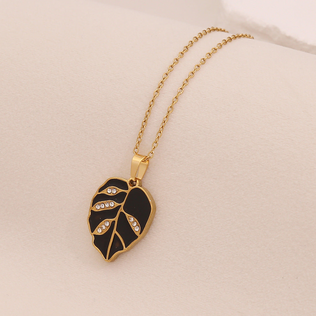 Fashion Minimalist Leaf Pendant Necklace in Stainless Steel with O-Chain for Women