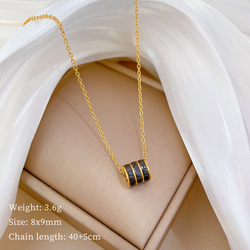 Collana Minimalista con Pendente Geometrico in Acciaio al Titanio per Donna e Uomo con Finitura Placcata Oro e Dettaglio Quadrato Smussato Affilato, Stile Catena Clavicola