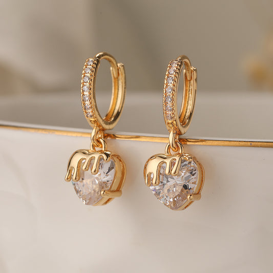 Orecchini da donna minimalisti geometrici con nodo d'amore a cuore in zirconi con base in rame e placcatura in oro 18 carati
