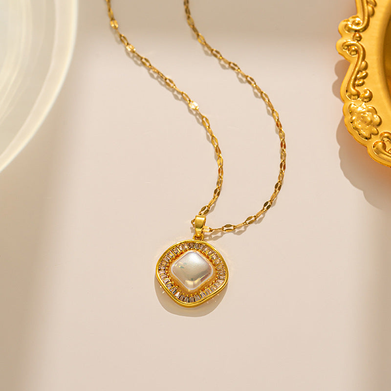 Collana Quadrata da Donna in Acciaio al Titanio Placcato Oro 18K con Zirconi Colorati, Stile Lusso Leggero