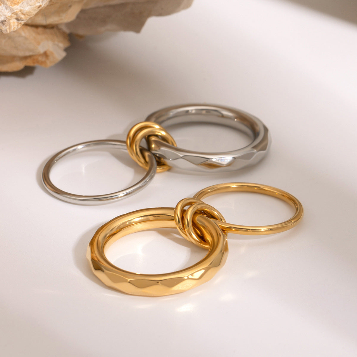 Anello da donna geometrico rotondo in acciaio inossidabile placcato