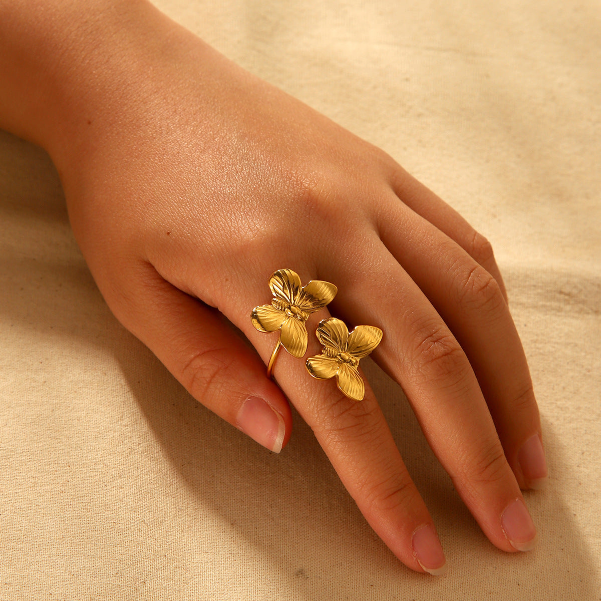 Anello da Donna a Farfalla in Acciaio Inossidabile con Finitura Placcata, Accessorio di Moda Minimalista ed Elegante