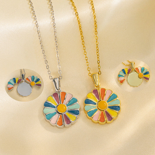 Vintage-Inspired Daisy Pendant Necklace in Titanium Steel with Enamel Finish, Floral Design on Wavy Chain for Women