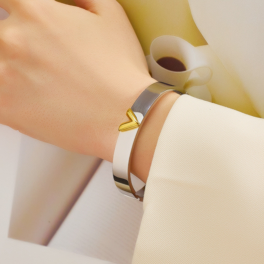 Bracciale Minimalista in Acciaio Inossidabile da Donna con Placcatura in Acciaio al Titanio e Intarsio di Strass a Forma Geometrica Ovale