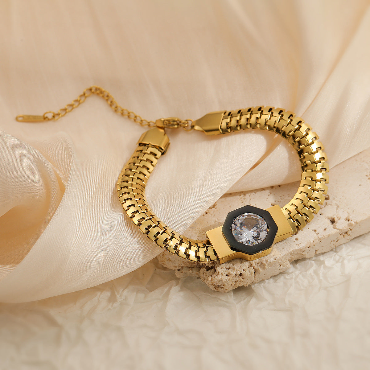 Collana pendente geometrica da donna in acciaio inossidabile placcata oro 18 carati con intarsio di zirconi catena per clavicola stile Hip-Hop