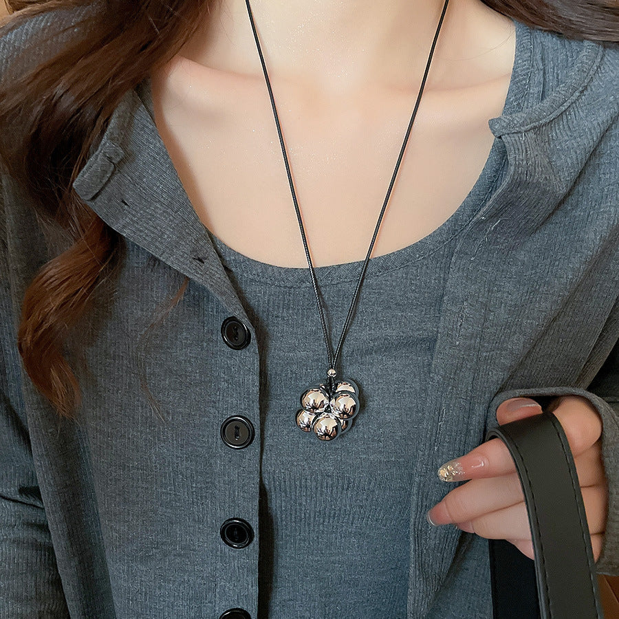 Collana con ciondolo a goccia minimalista dai toni freddi in lega placcata per donna, catena per maglione casual