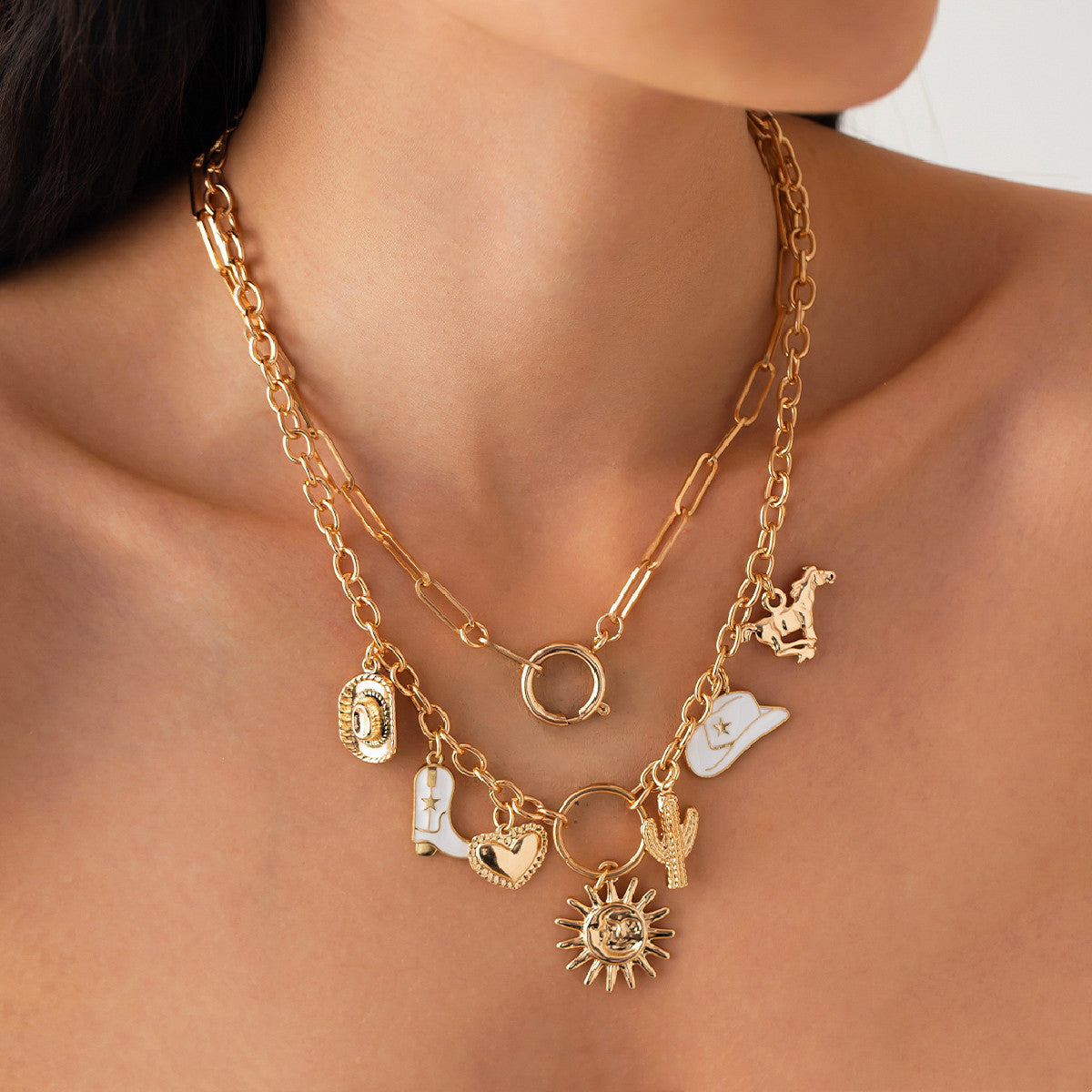 Collana vintage con ciondolo a cuore e geometrico da donna con lega placcata e finitura smaltata su catena clavicola