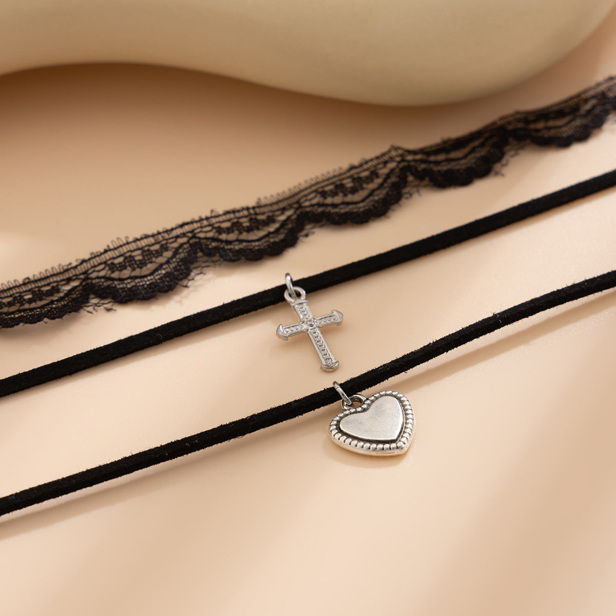 Gargantilla con colgante de corazón rojo dulce y atrevido para mujer con motivo de cruz y cadena de encaje