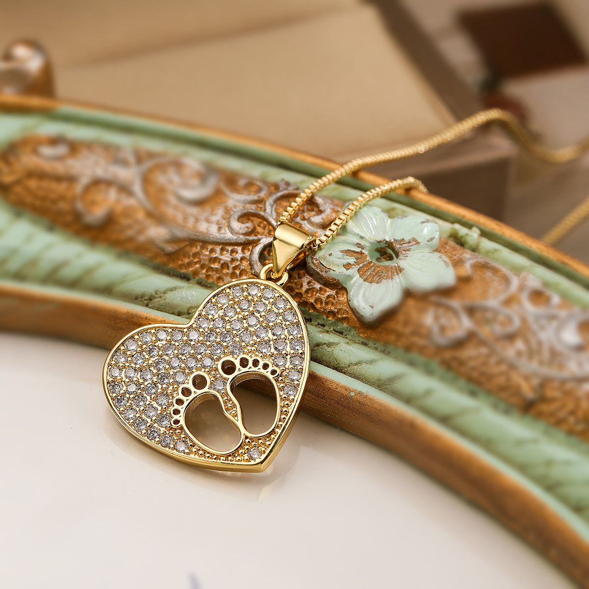 Minimalist Heart-Shaped Copper Pendant Necklace with Genuine Gold Plating and Zircon Inlay for Women