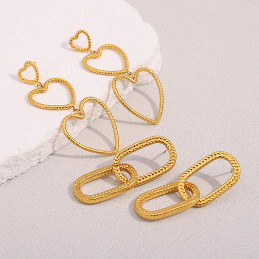 Aretes de doble aro con triple corazón, textura de piel de serpiente, chapados en oro de 18 quilates, de acero inoxidable, estilo minimalista para ir al trabajo