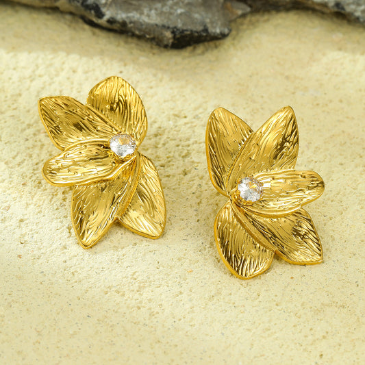 Orecchini Minimalisti in Acciaio Inossidabile con Placcatura in Oro 18K, a Mezzo Petalo, con Intarsio di Zirconi, da Donna