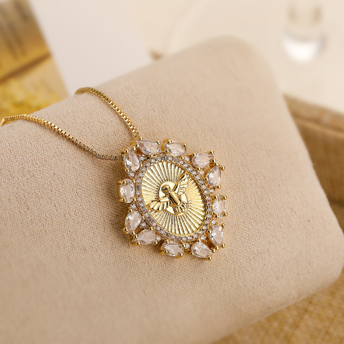 Minimalist Heart-Shaped Copper Pendant Necklace with Gold Plating and Zircon for Women