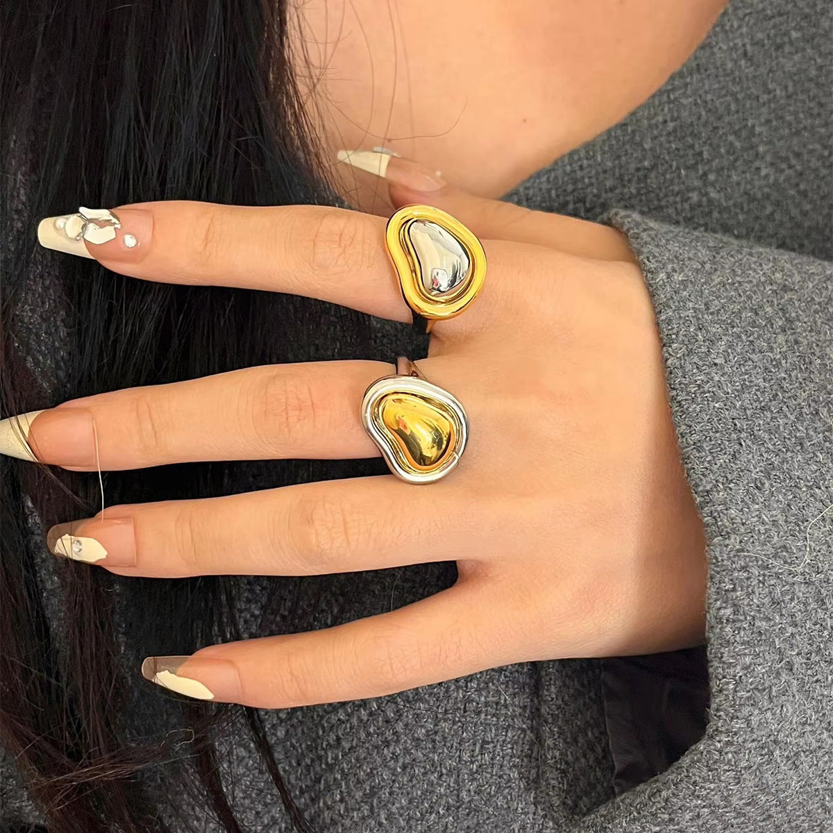 Anillo abierto minimalista de acero inoxidable con forma de corazón y acabado chapado para mujer