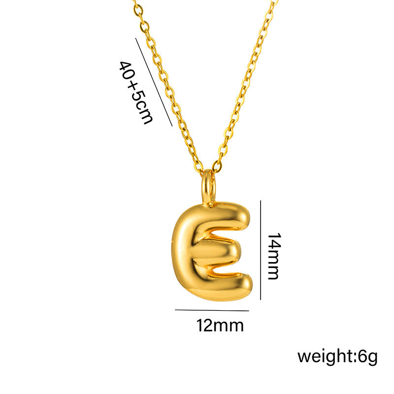 Collar minimalista de acero de titanio chapado en oro de 18 quilates con forma de letra delicada para mujer