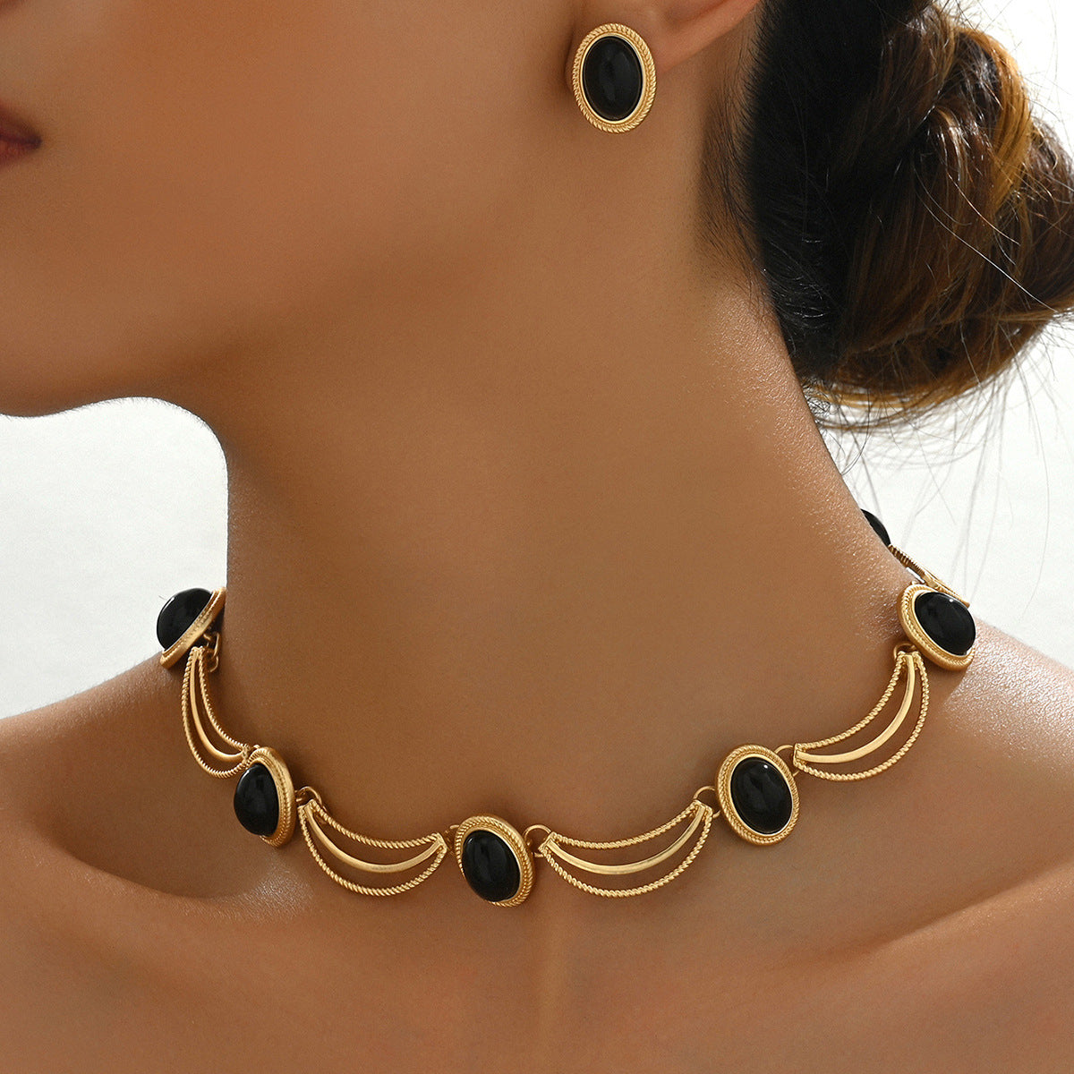 Conjunto de collar y pendientes geométricos de estilo vintage para mujer de aleación de zinc con incrustaciones de piedras preciosas artificiales cadena a la clavícula