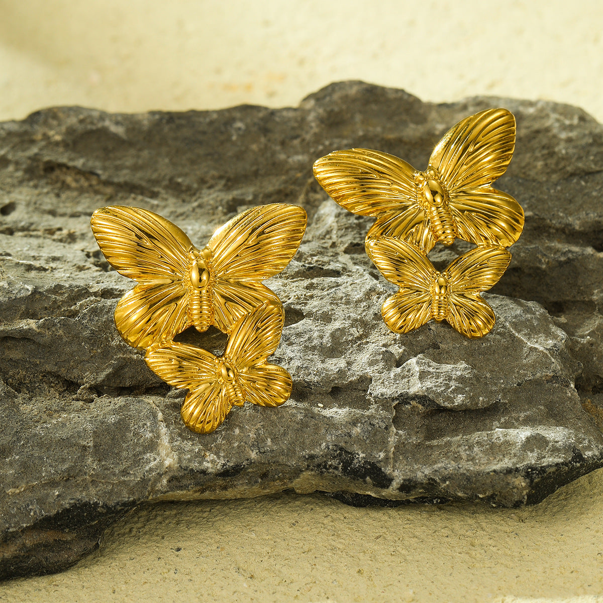 Orecchini Pendenti con Nappa a Farfalla Stile Vintage in Acciaio al Titanio con Placcatura in Oro 18K