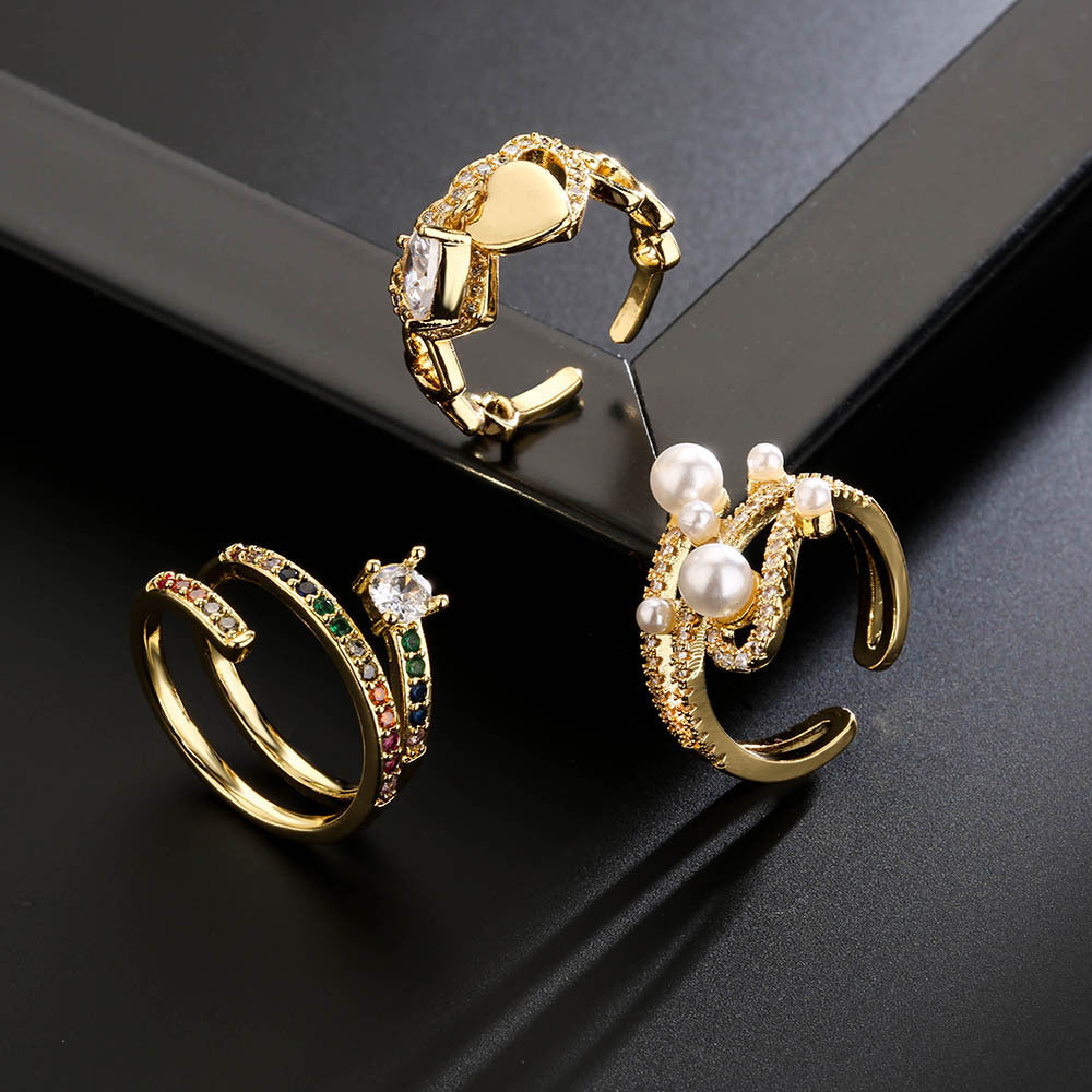 Anello aperto geometrico irregolare da donna in rame con placcatura in oro 18 carati, intarsio in zircone e accento in perla