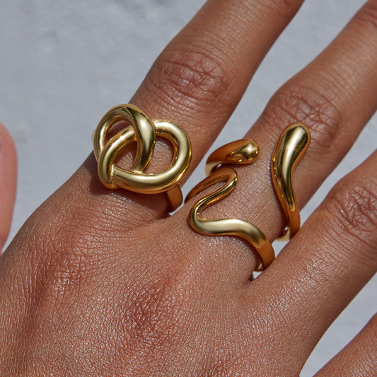 Anello Minimalista a Cuore in Acciaio al Titanio con Finitura Galvanizzata per Donna, Fascia alla Moda Leggera e Resistente allo Sbiadimento