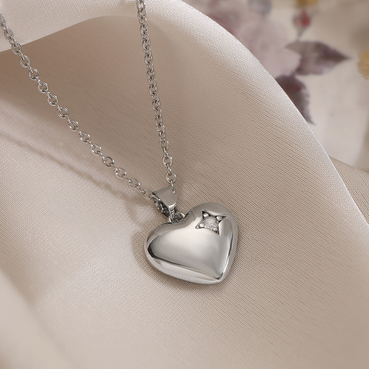 Minimalist Heart-Shaped Copper Pendant Necklace with Gold Plating and Zircon Inlay for Women