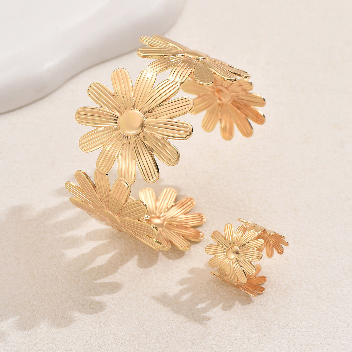 Elegante completo di bracciale e anello in lega a forma di girasole con motivo floreale per donna, stile OL
