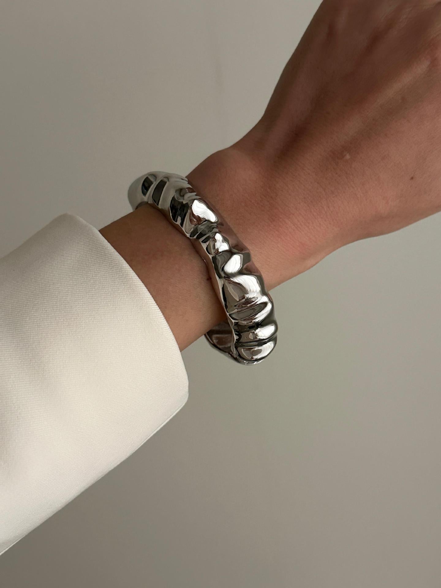 Fashion Minimalist Geometric Open Cuff Bracelet for Women Alloy Plated Smooth Wrap Design