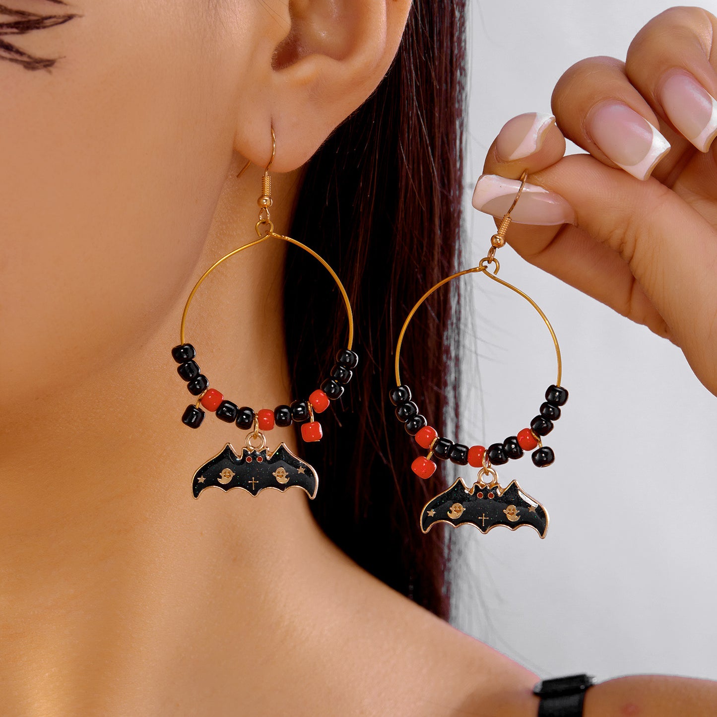 Pendientes de Halloween bonitos y divertidos con diseño de calabaza, fantasma, araña, murciélago y gato en forma geométrica, de aleación galvanizada para mujer