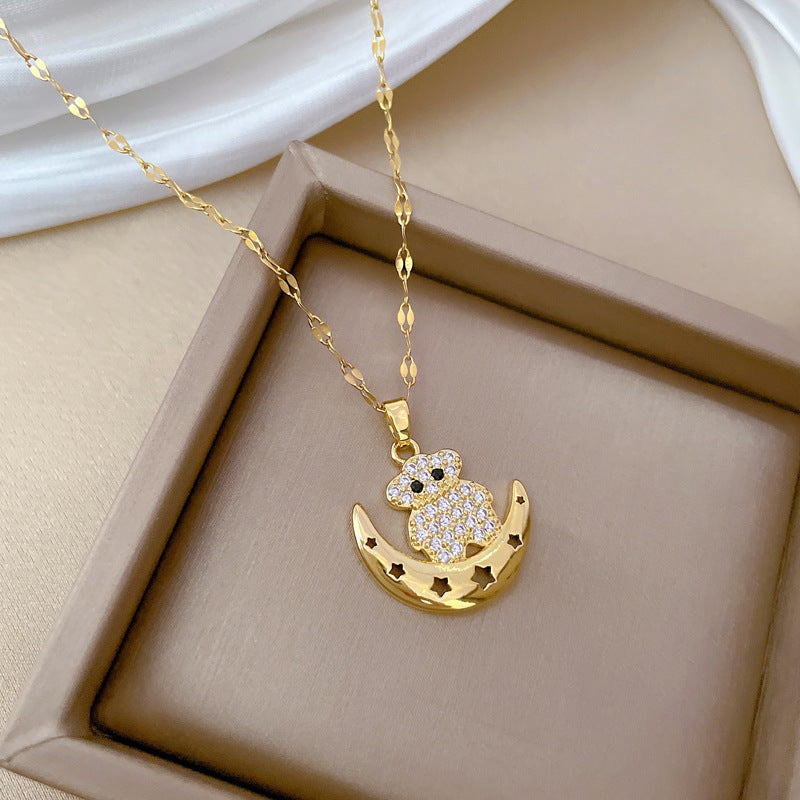 Collana Minimalista con Ciondolo Orso Luna per Donne e Uomini in Acciaio Inox con Catena a Serpente, Design Geometrico e Accenti di Strass