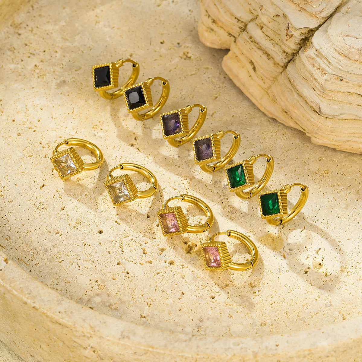 Orecchini di lusso da donna in acciaio inossidabile a rombo con zirconia intarsiata e finitura placcata