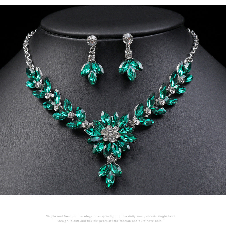 Charming Floral Pattern Vintage Style Alloy Necklace and Earrings Set with Rhinestone Pendant and Plated Finish for Women