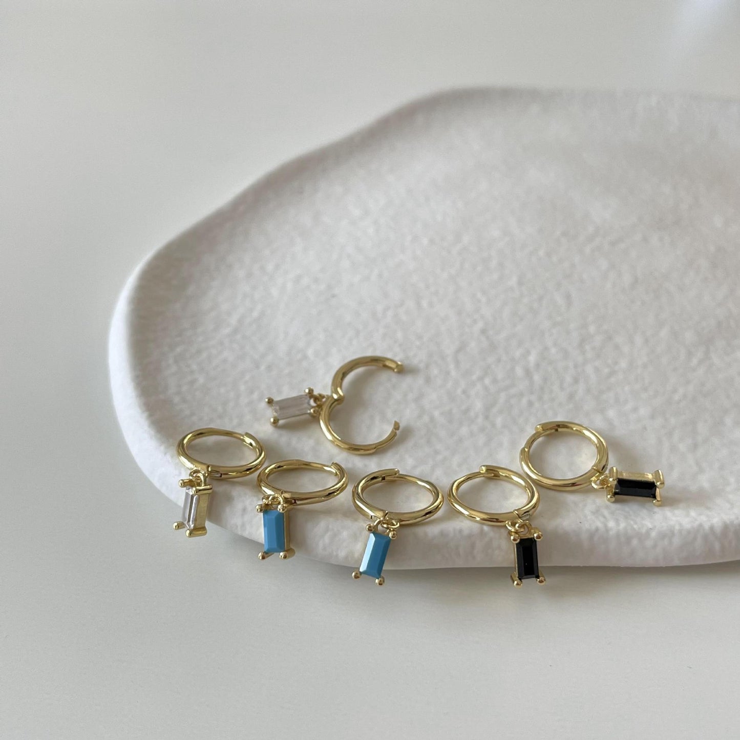 Pendientes de aro minimalistas de plata de ley 925 con circonita cúbica para mujer