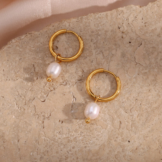 Orecchini geometrici minimalisti in acciaio inossidabile con placcatura in oro 18K e dettagli in perle d'acqua dolce