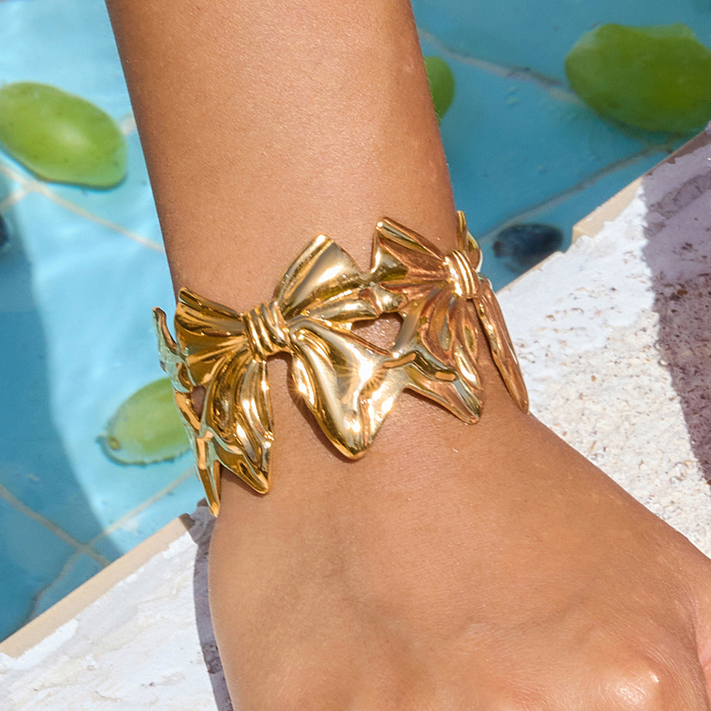 Elegante pulsera de acero de titanio en forma de lazo para mujer con acabado chapado, joyería hipoalergénica de acero inoxidable