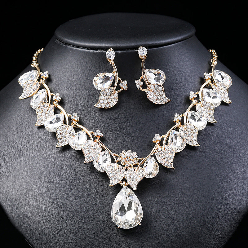 Vintage Ethnic Style Leaf and Teardrop Pendant Necklace Set for Women with Alloy Material and Electroplated Finish