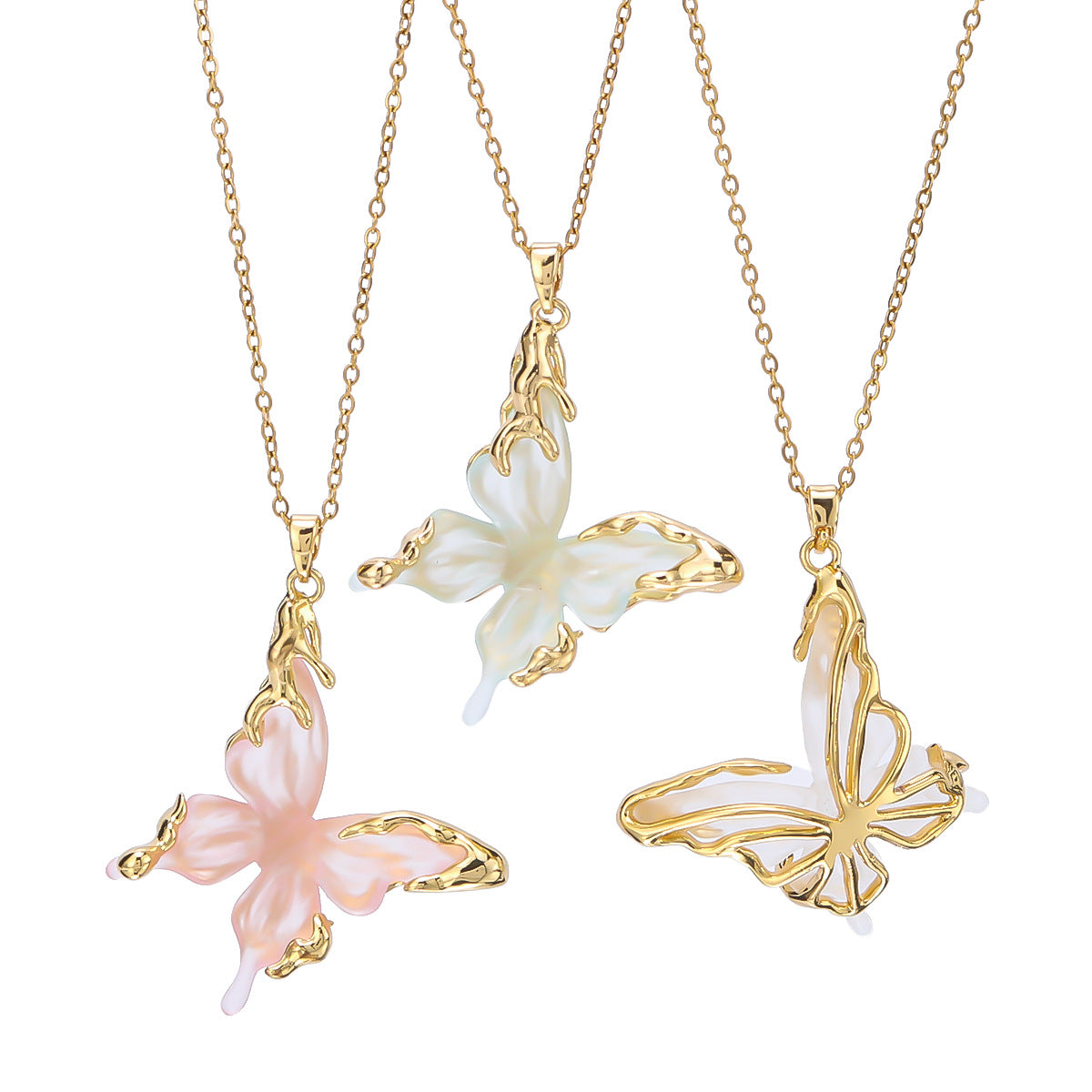 Collana pendente a farfalla minimalista in acciaio inossidabile con finitura placcata sottovuoto in oro 18 carati su catena a O per donna