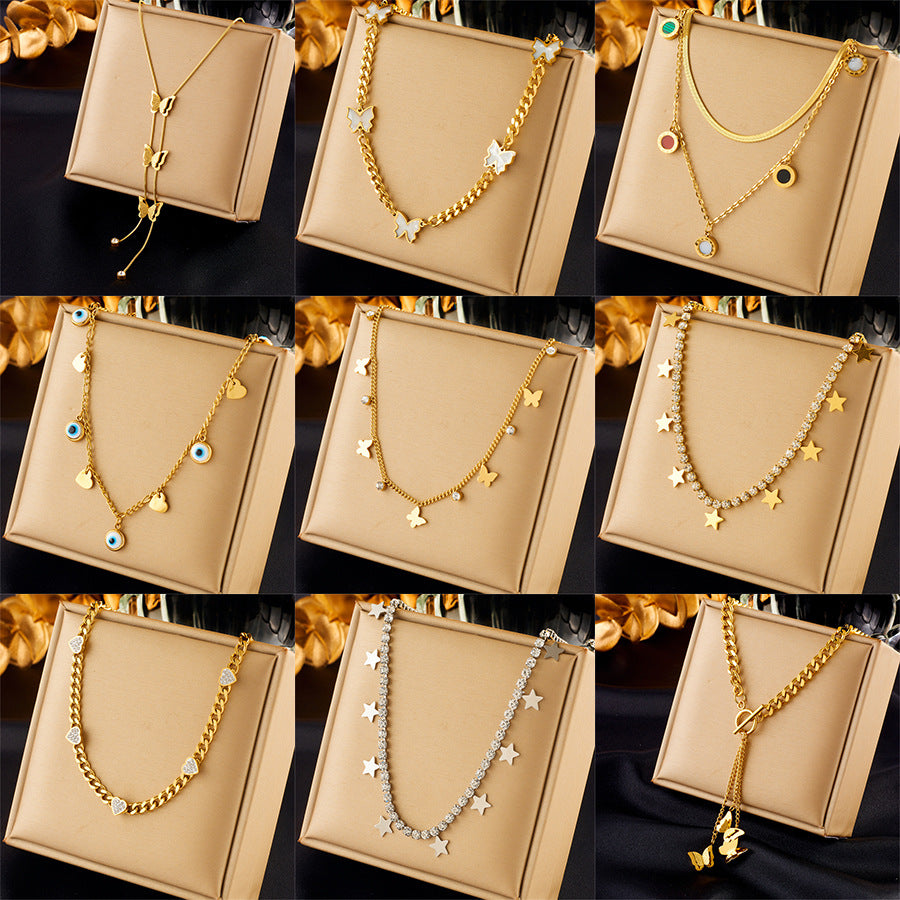Collar con colgante minimalista de mariposa y estrella a la moda con incrustaciones de diamantes de imitación en cadena de acero de titanio para mujer