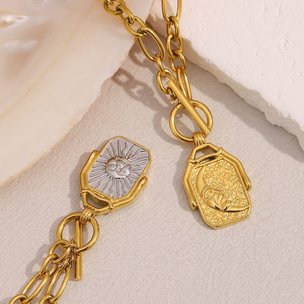 Collana con ciondolo geometrico a forma di luna minimalista da donna in acciaio inossidabile placcato oro 18 carati