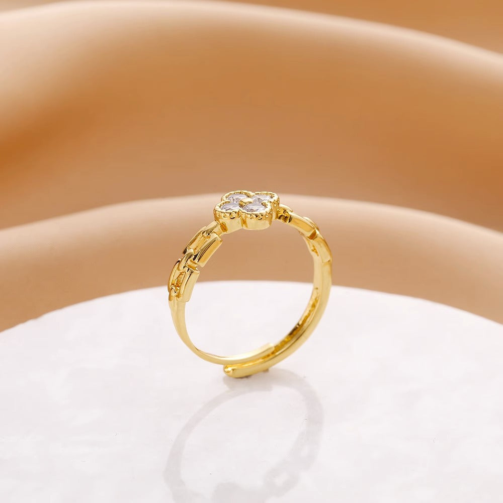 Anello da donna minimalista con fiore a quadrifoglio con intarsio di zirconi e fascia in rame galvanizzato