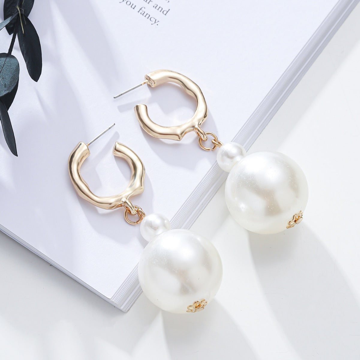 Elegant Geometric Pearl Stud Earrings in Copper with Vintage Style for Women